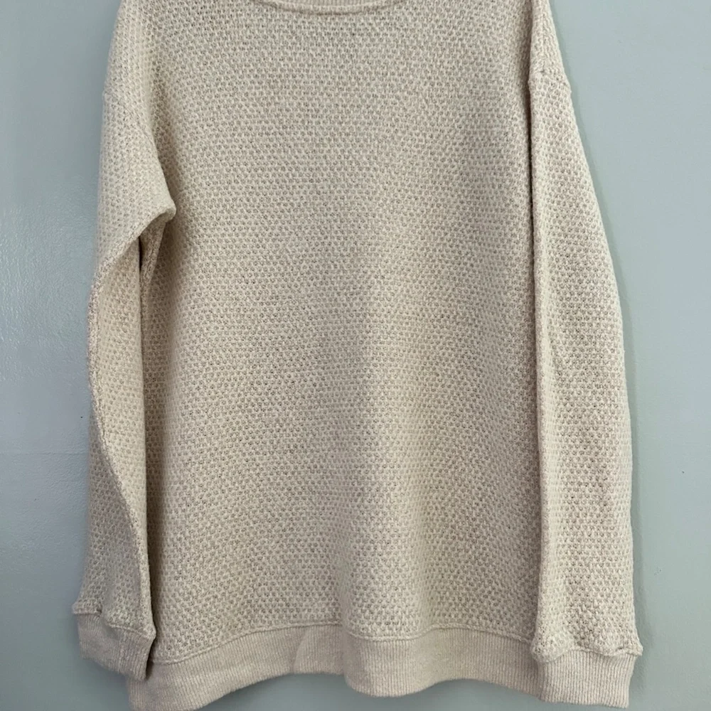 UNIQLO CREAM LONG SLEEVE SWEATER - Picture 3 of 4